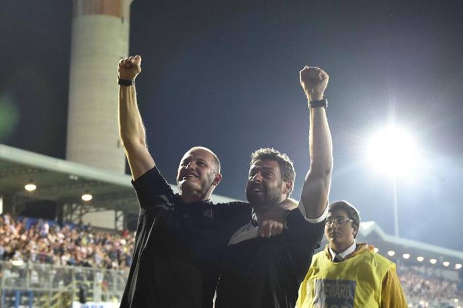 L&#39;esultanza di Bisoli (a sinistra), tecnico del Cesena promosso in A. LaPresse